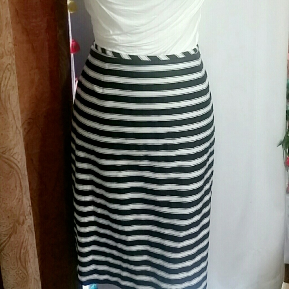 Skirt - Picture 2 of 4